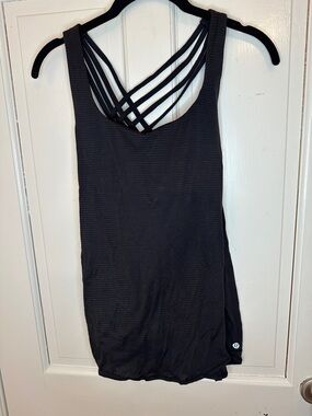 lululemon athletica Black Strappy Back Tank with sports bra built in size 6 EUC